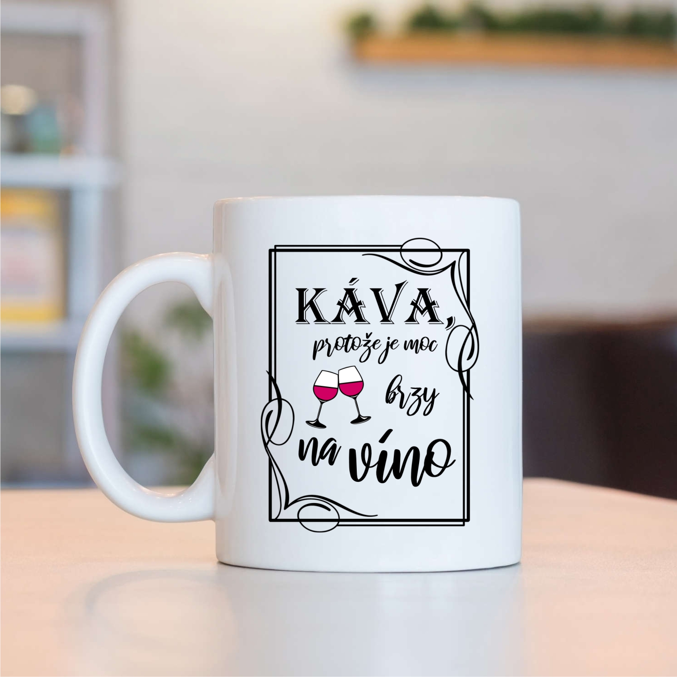 Hrnek Káva, protože je moc brzy na víno