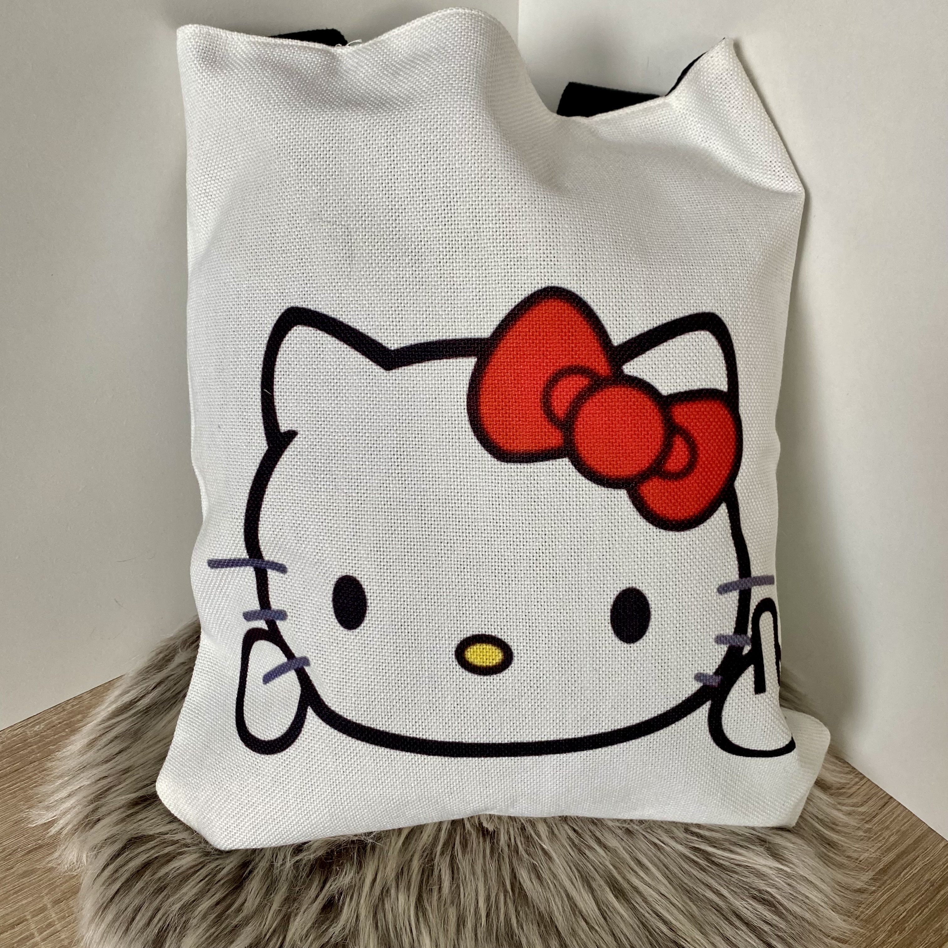 Taška s černými popruhy a vnitřní kapsou na zip Hello Kitty - F.U. - II.jakost 201