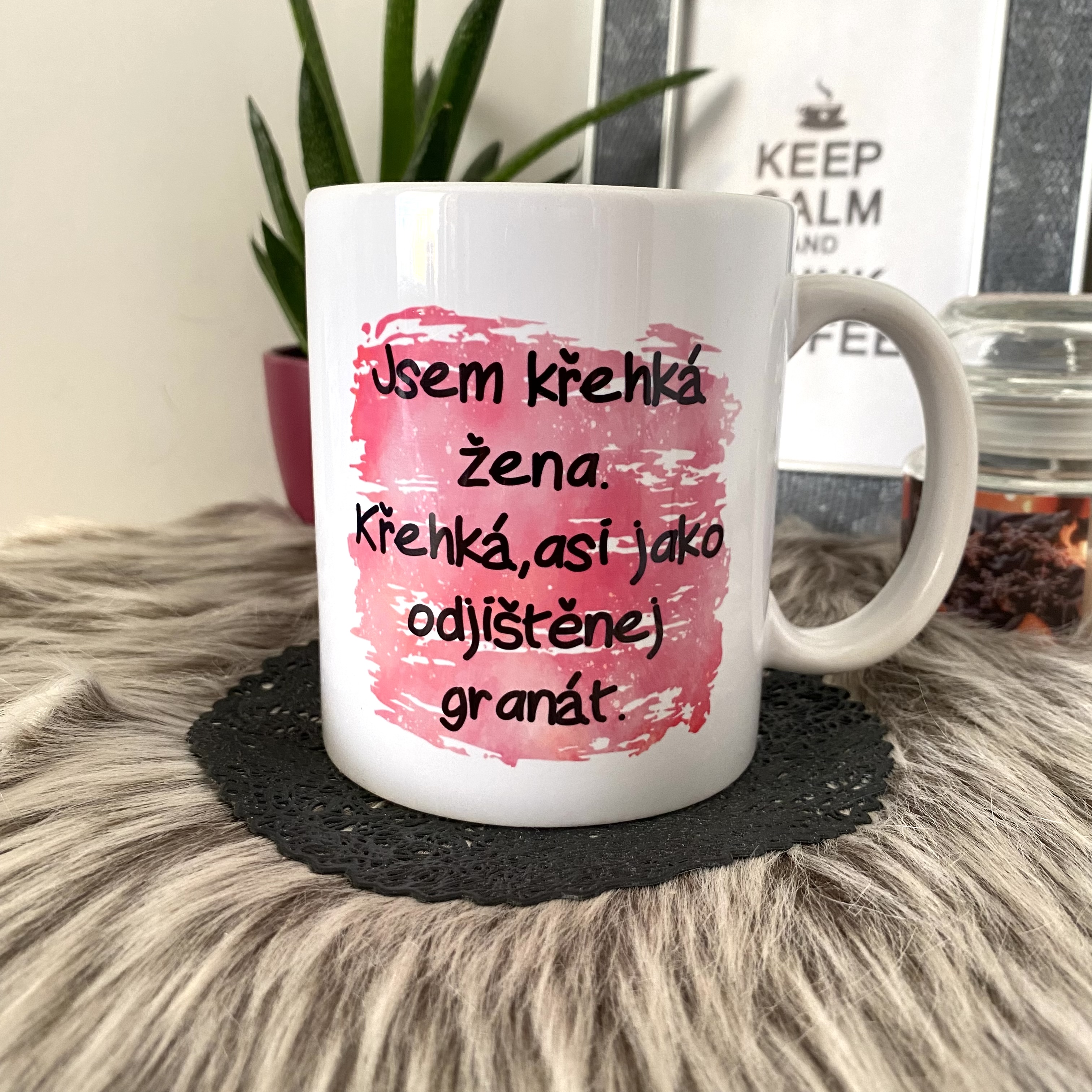 Hrnek Jsem křehká žena.Křehká,asi jako odjištěnej granát.