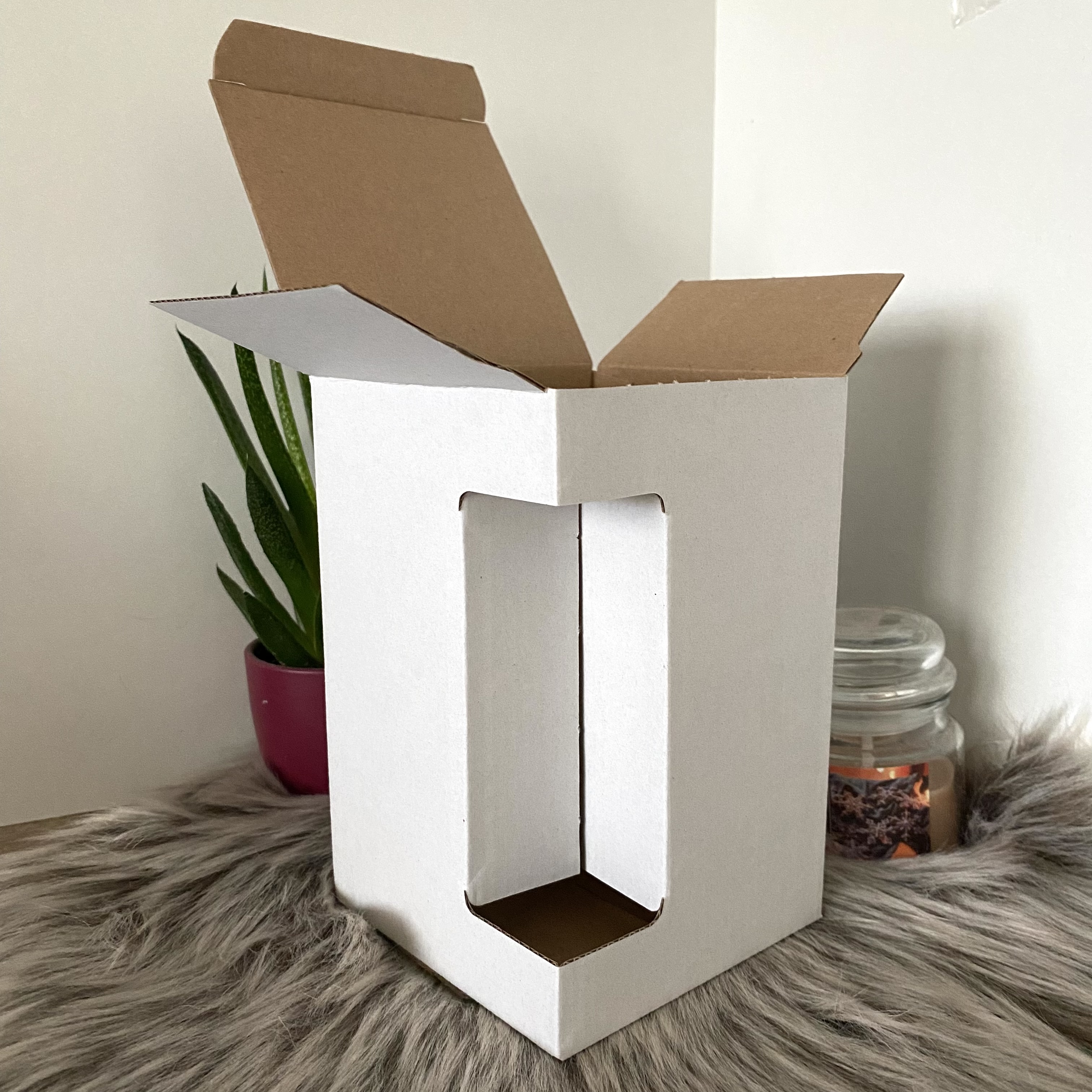 Krabička s okénkem na hrnek latte 450 ml