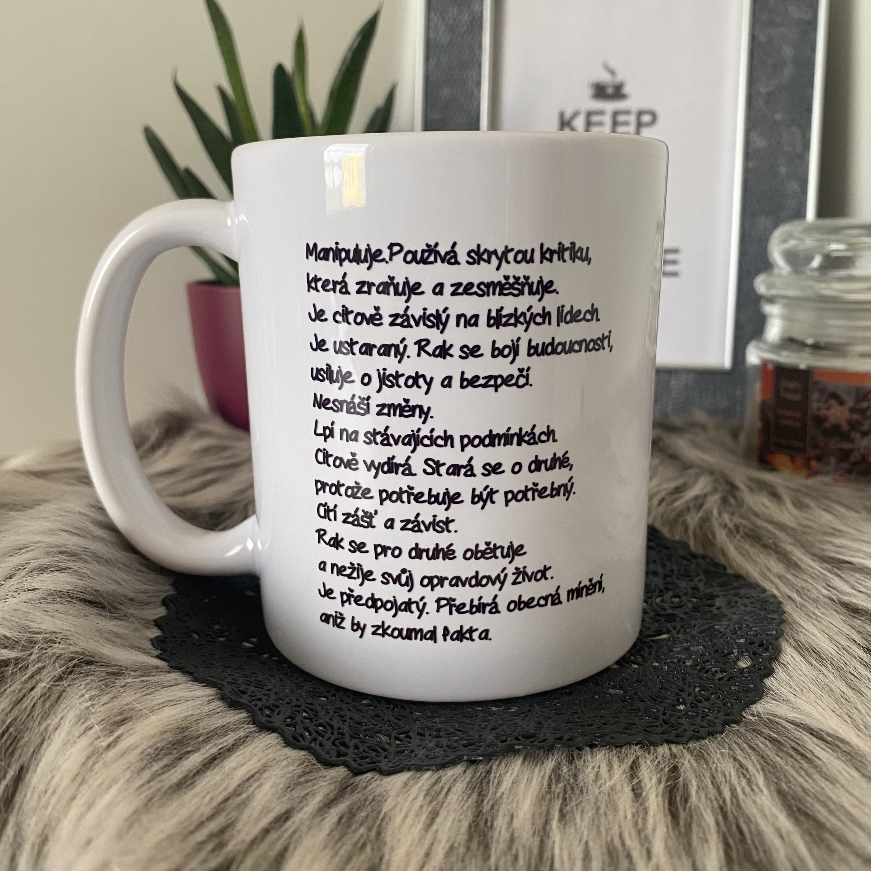 Hrnek Rak - špatné vlastnosti