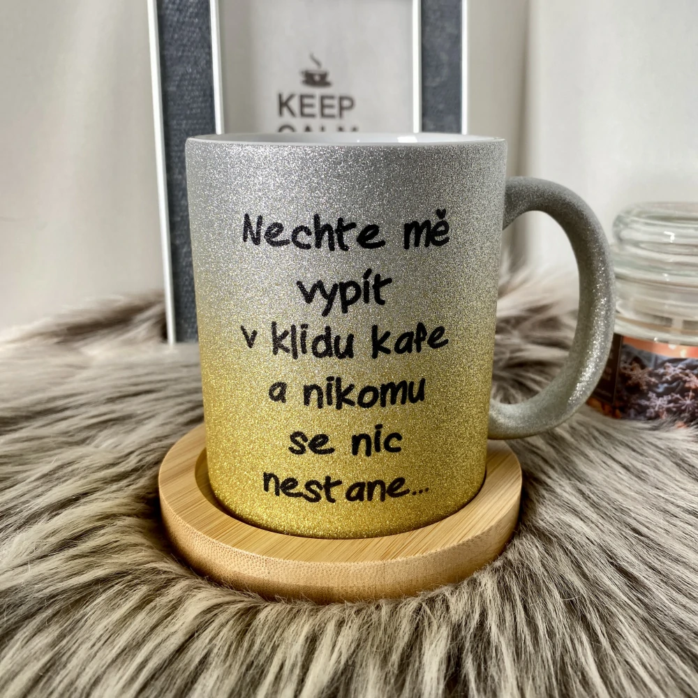 Hrnek třpytivý Nechte mě v klidu vypít kafe ... - třpytivý zlatý