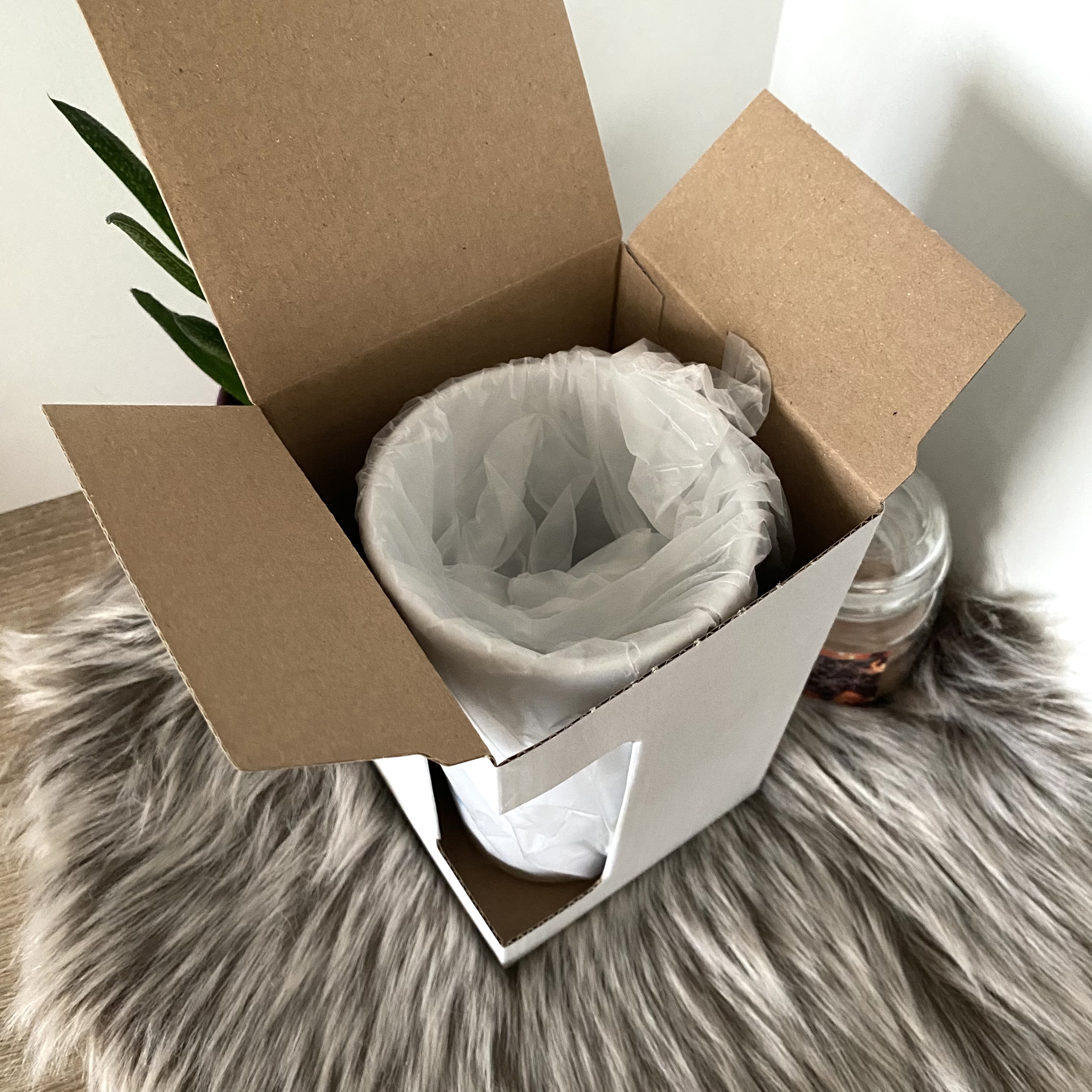 Krabička s okénkem na hrnek latte 450 ml