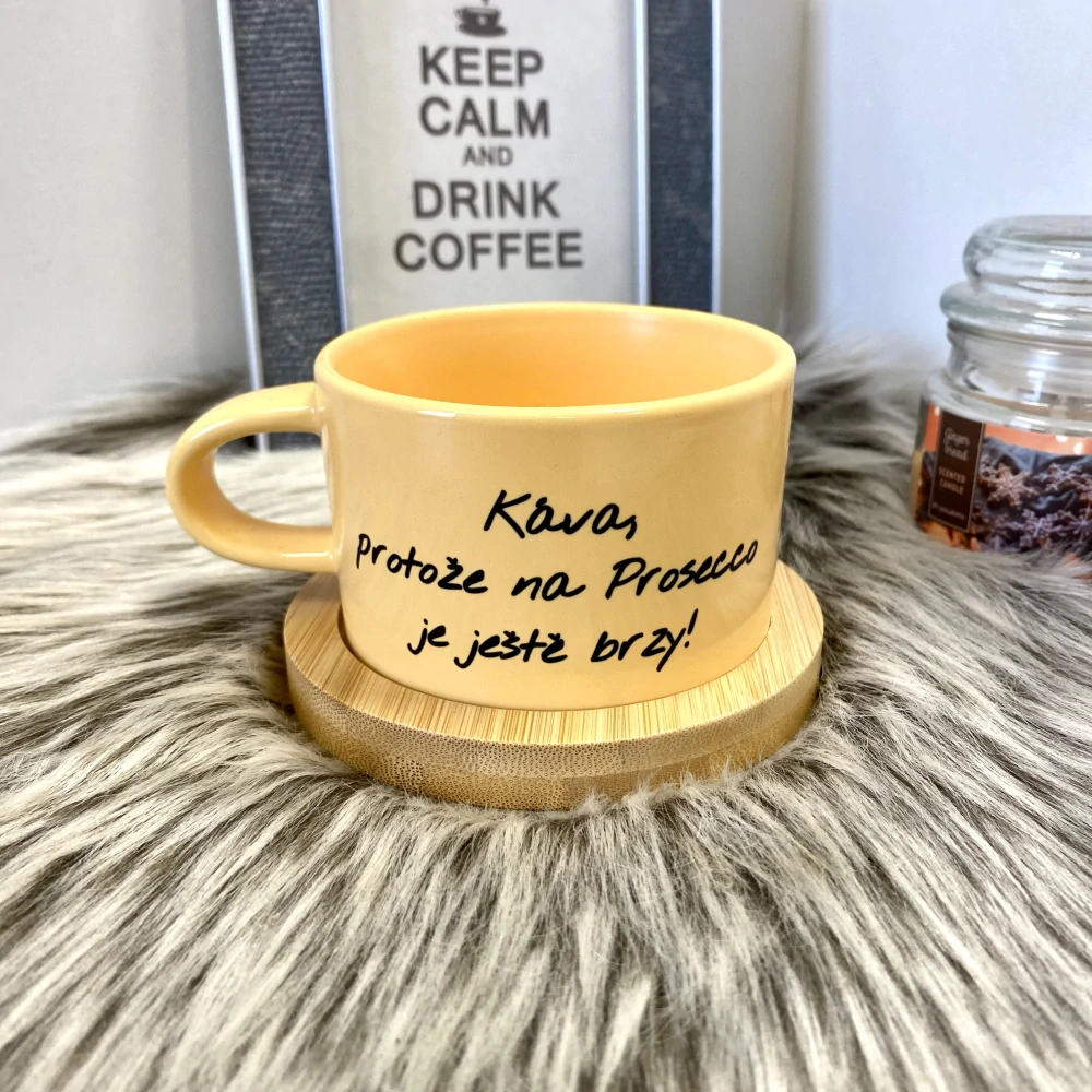 Hrnek makronka Káva, protože na Prosecco je ještě brzy - bílá