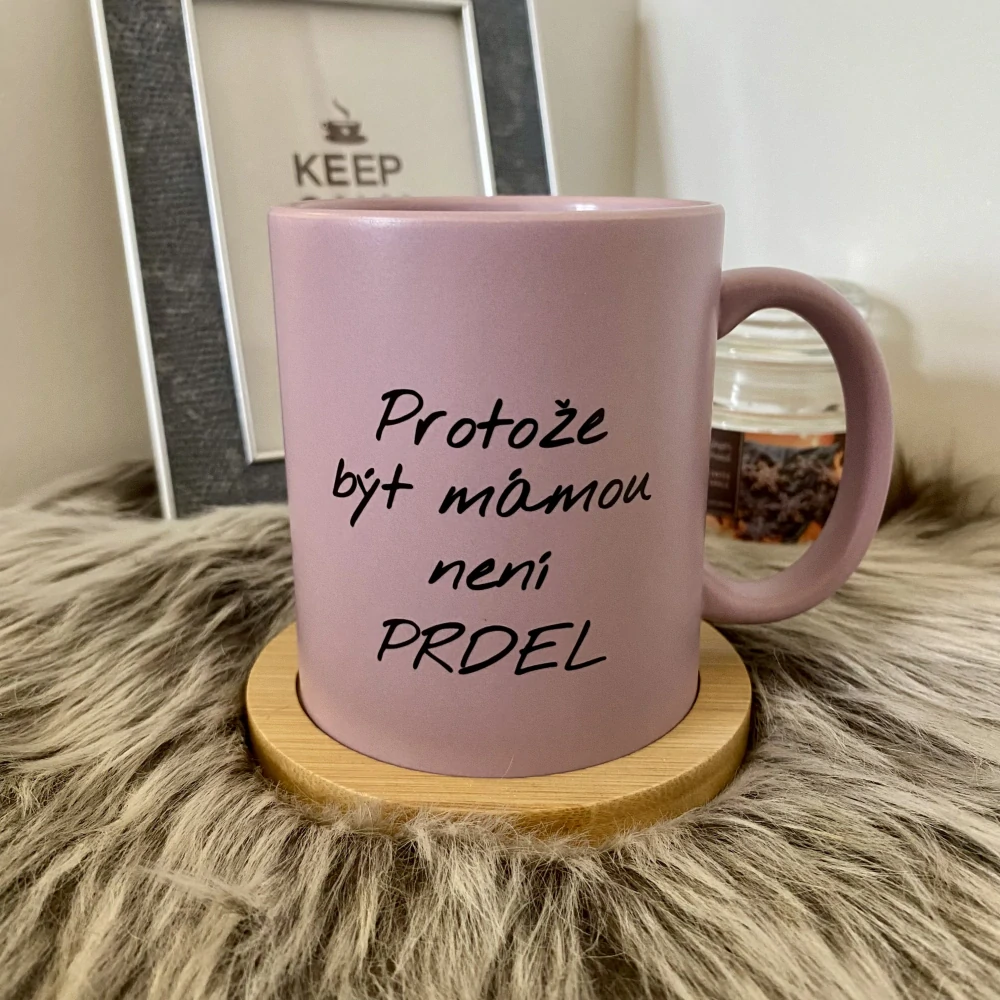 Hrnek Protože být mámou není prdel - pastelový fialový