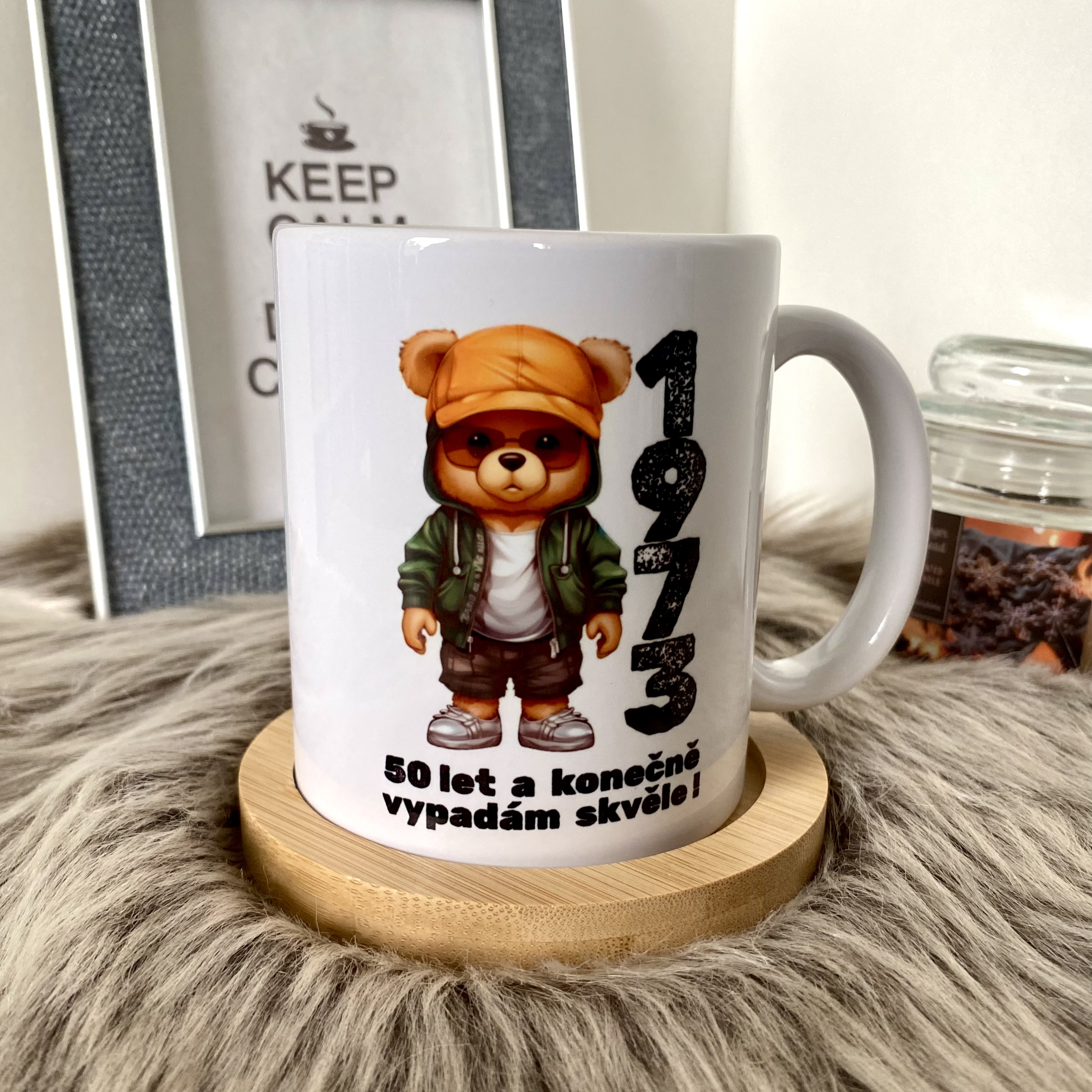 Hrnek k narozeninám Cool Méďa - Letopočet - XX let a konečně vypadám skvěle - Méďa 1