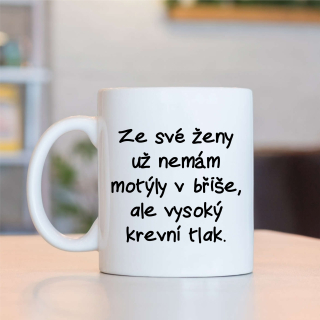 Hrnek Ze své ženy už nemám motýly v břiše,ale vysoký krevní tlak.